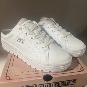 Skechers women’s shoes 9.5 new